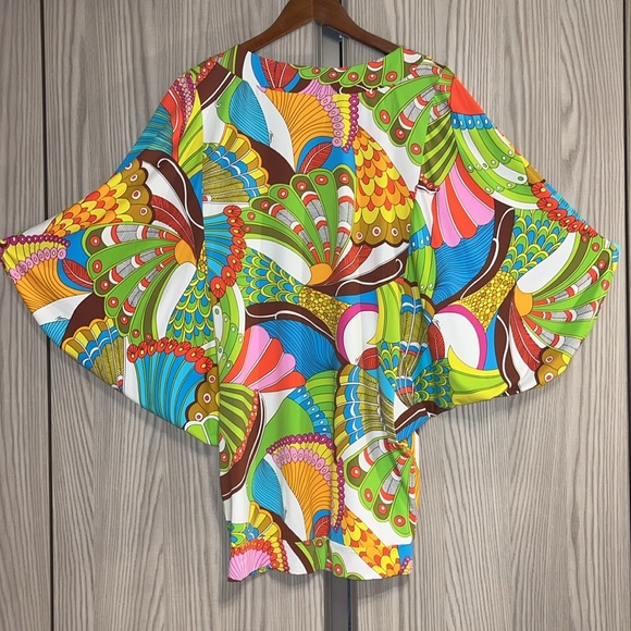 Trina Turk ‘Santa Cruz’ Swim Coverup Tunic - Picture 5 of 16